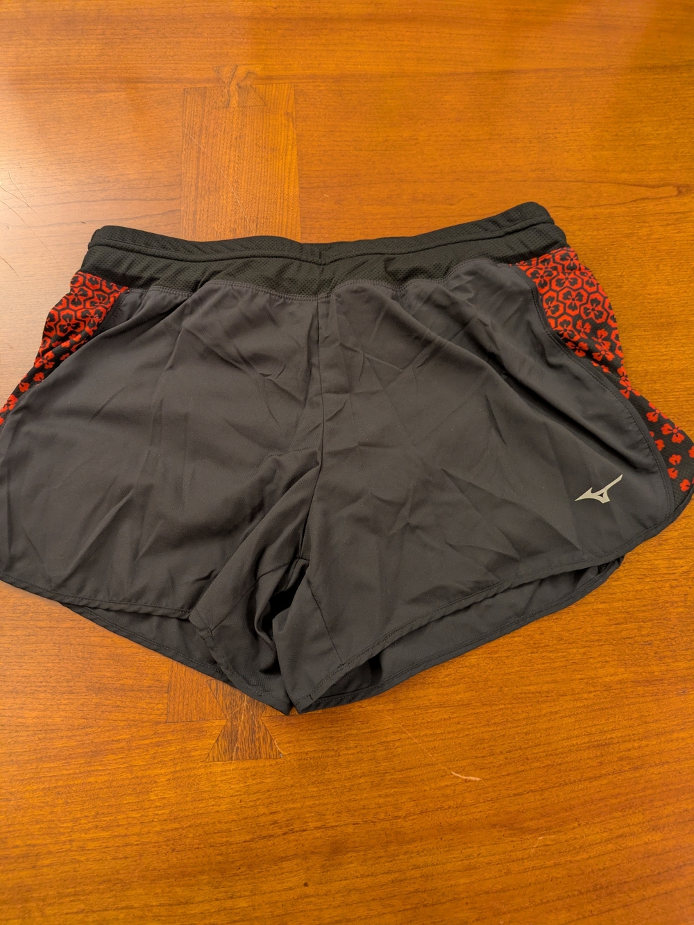 Mizuno Women's Black & Red Performance Running Shorts Size Large